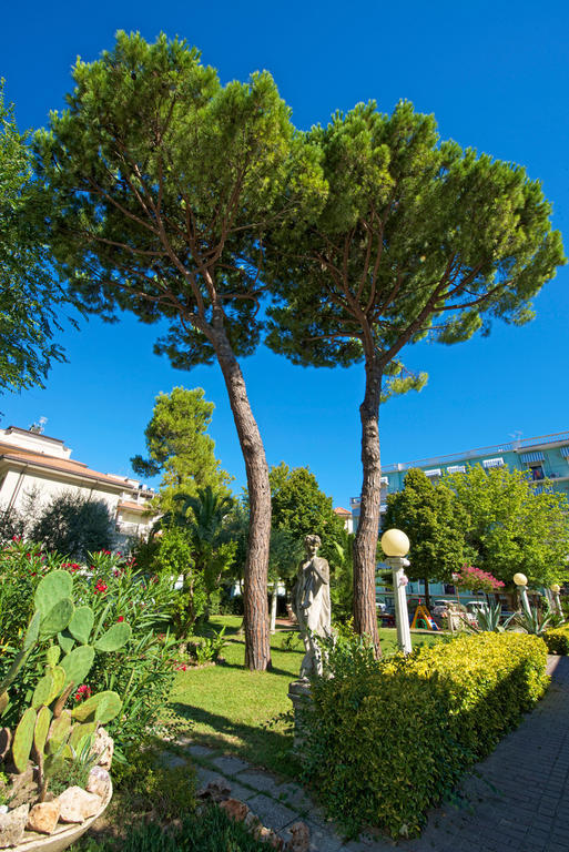 Hotel Garden Cattolica Exterior foto