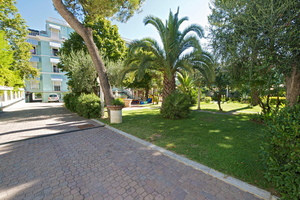 Hotel Garden Cattolica Exterior foto