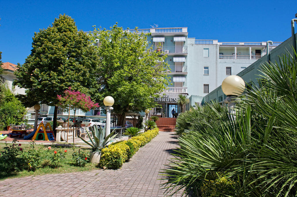 Hotel Garden Cattolica Exterior foto