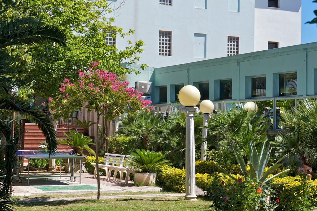Hotel Garden Cattolica Exterior foto