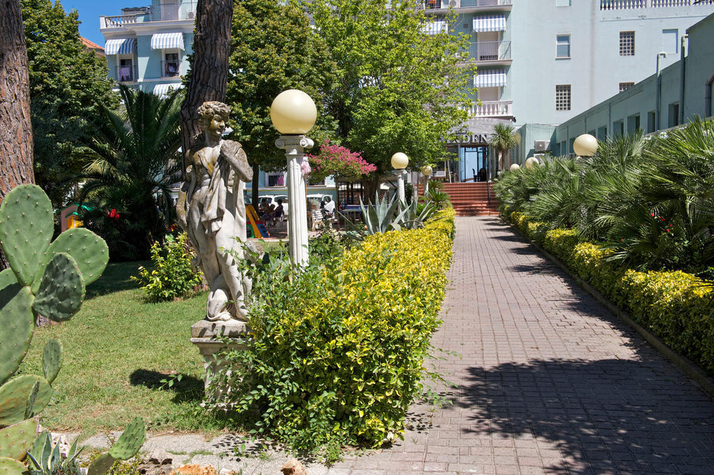 Hotel Garden Cattolica Exterior foto
