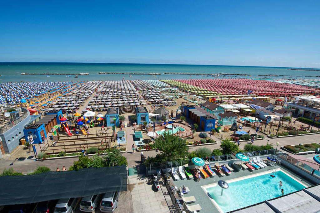 Hotel Garden Cattolica Exterior foto